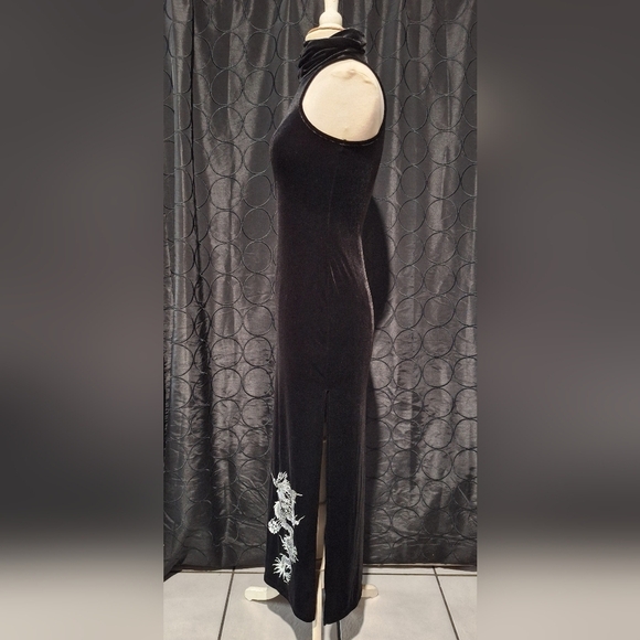 Elegant Black Velvet Dress Form - Picture 2 of 5
